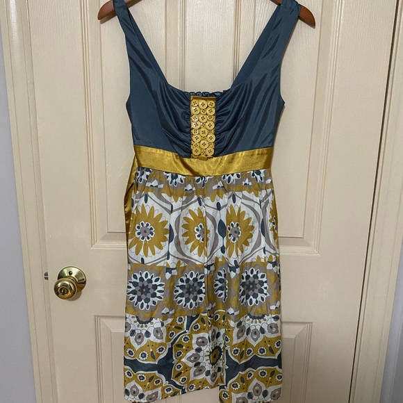 Anthropologie Dresses & Skirts - Anthropologie Gray & Yellow Boho silk & cotton 🌸 dress w/ button accent, sz 4